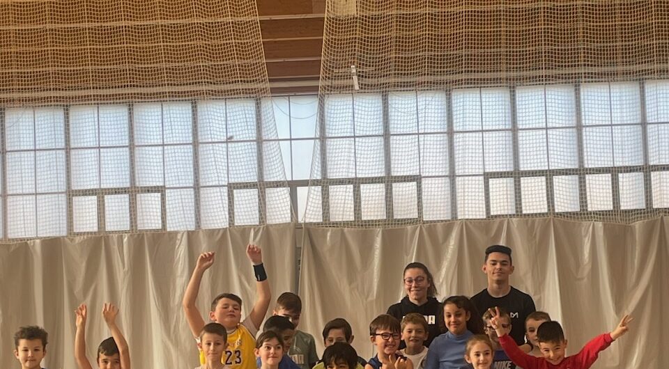 Equipes 7 et U11 du CJL Basket réunis pour une photo